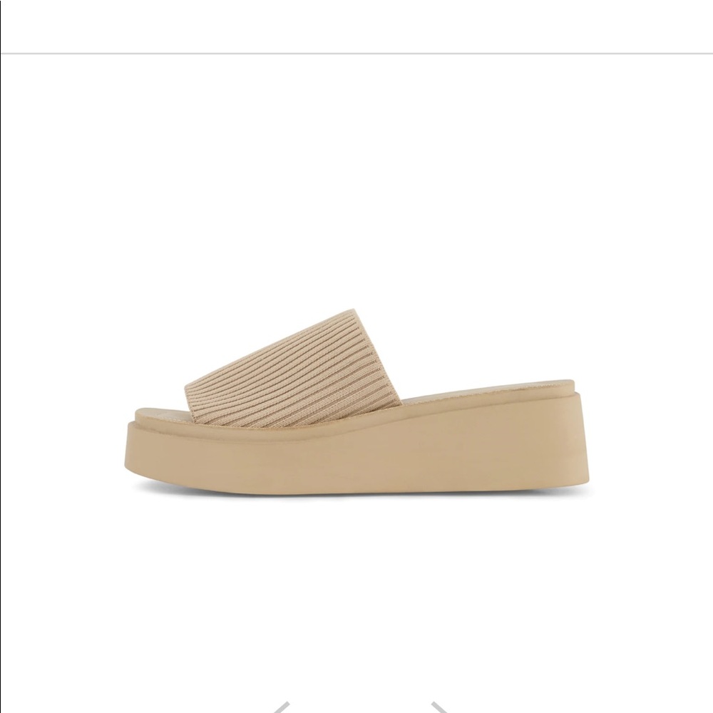 Cushionaire Platform Shoe!